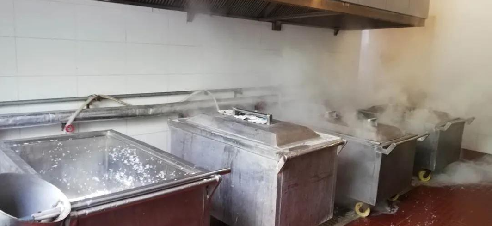 高校食堂將潔凈蒸汽用于食堂蒸煮，10分鐘蒸熟一車飯菜，效率高蒸飯香！